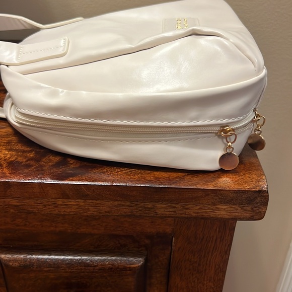 Light.Travel Travel Bag in Ivory, New, No Tags - Picture 8 of 13